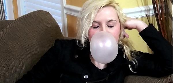  Bubblegum Fetish Blowing Giant Bubbles With Big League Chew